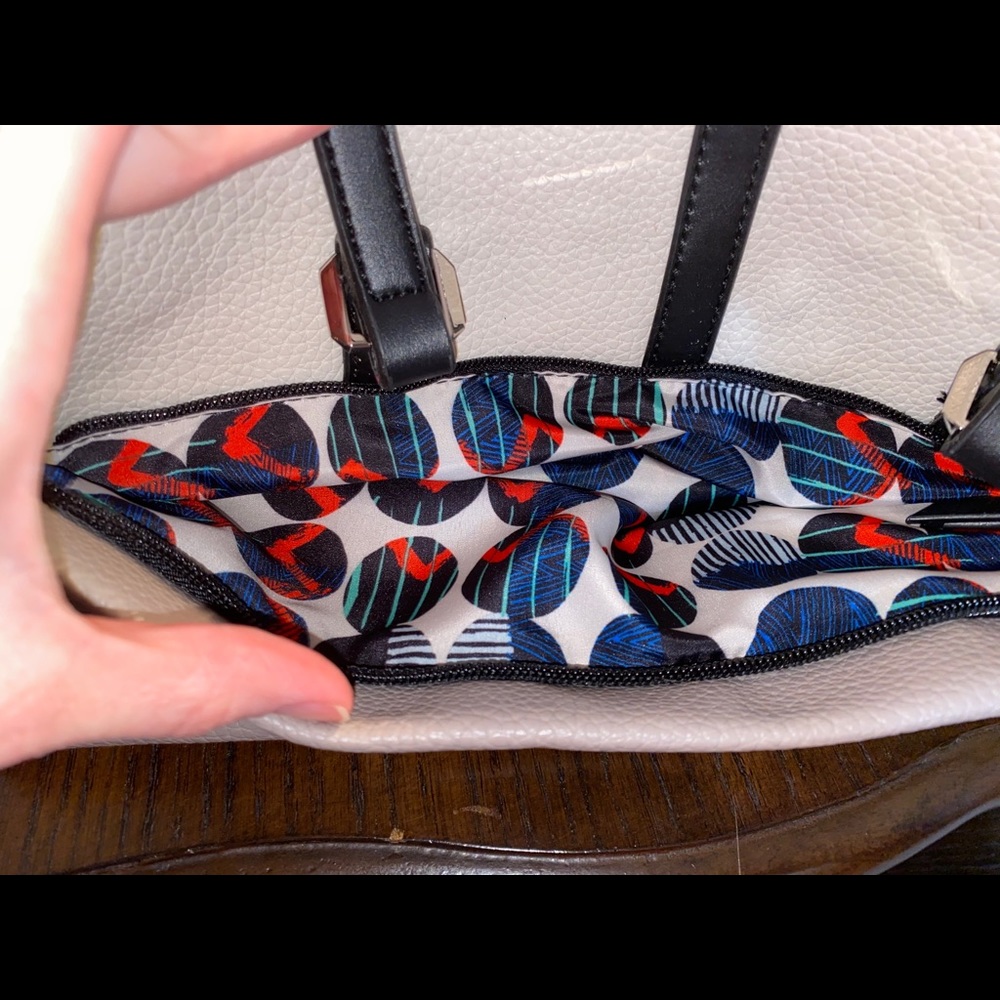 Nice Nine West Purse/handbag! - Picture 4 of 4